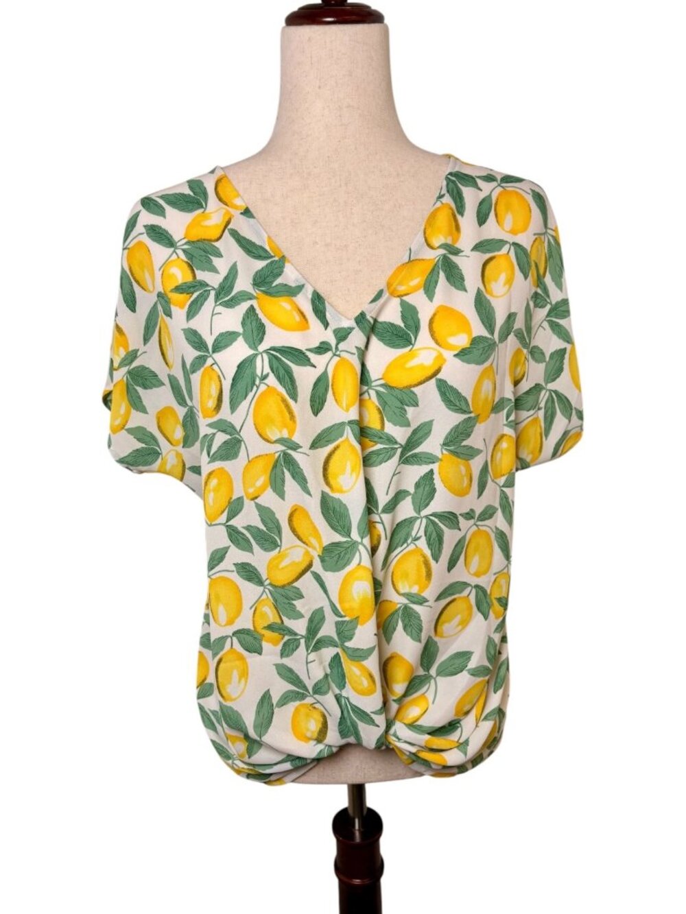 West Kei White Yellow Lemon Print V-Neck Twist Front Blouse Size Small